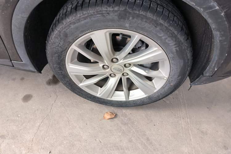 Used Cadillac GT4 2023 25T Fashion Edition Right Front Wheel Hub