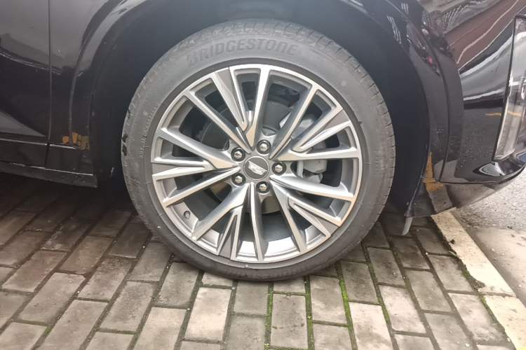 Used Cadillac GT4 2023 25T Luxury Model Right Front Wheel Hub