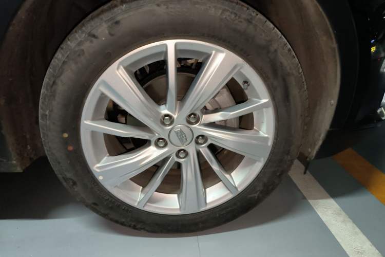 Used Cadillac GT4 2023 25T Fashion Edition Right Front Wheel Hub