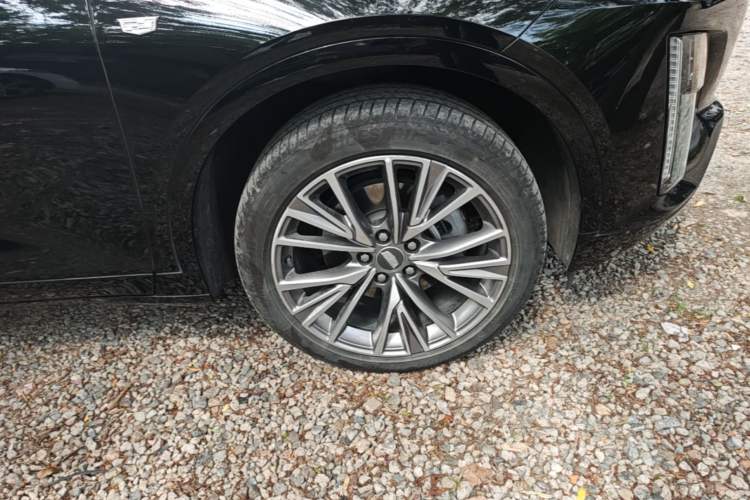 Used Cadillac GT4 2023 25T Luxury Model Right Front Wheel Hub