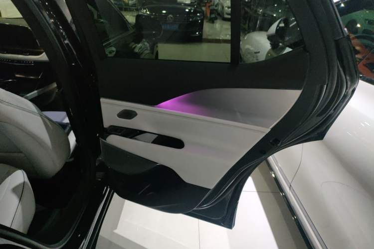 Used Cadillac GT4 2023 25T Prestige Version Right Rear Door Interior