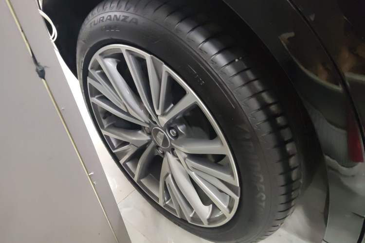 Used Cadillac GT4 2023 25T Luxury Model Right Rear Wheel Hub
