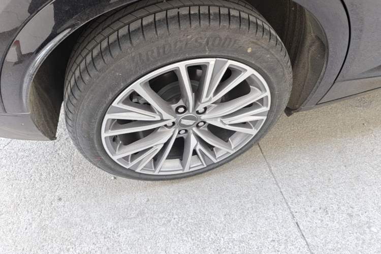 Used Cadillac GT4 2023 25T Luxury Model Right Rear Wheel Hub