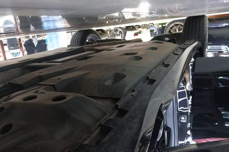 Used Cadillac GT4 2023 25T Luxury Model Right Side Sill