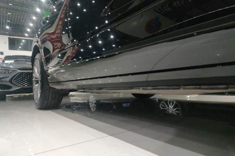 Used Cadillac GT4 2023 25T Prestige Version Right Side Sill