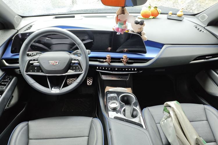Used Cadillac GT4 2023 25T Prestige Version Center Console