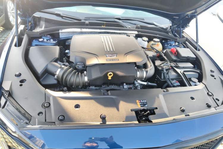 Used Cadillac GT4 2023 25T Prestige Version Engine Bay