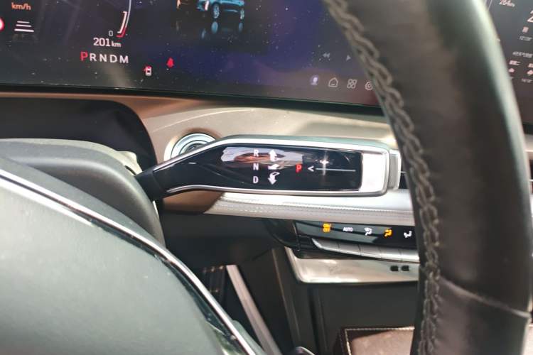 Used Cadillac GT4 2023 25T Luxury Model Gear Lever