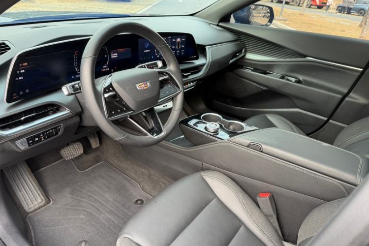 Used Cadillac GT4 2023 25T Fashion Edition Interior 4