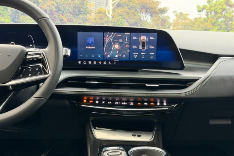 Used Cadillac GT4 2023 25T Fashion Edition Interior 9