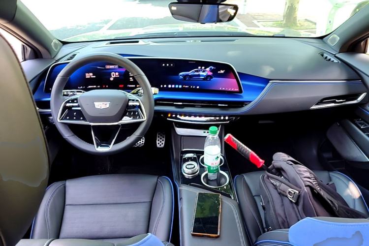 Used Cadillac GT4 2023 25T Prestige Version Center Console