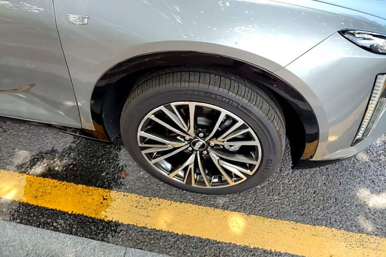 Used Cadillac GT4 2023 25T Prestige Version Right Front Wheel Hub