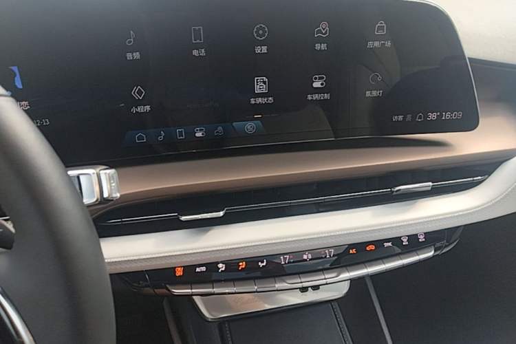 Used Cadillac GT4 2023 25T Prestige Version Audio And AC Panel