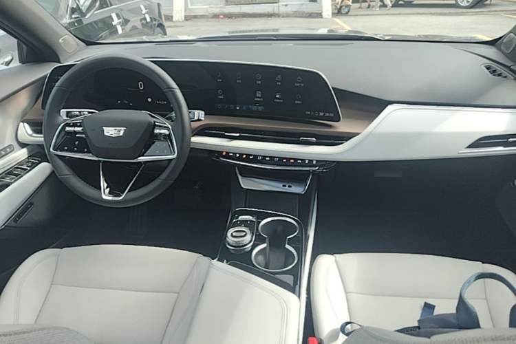 Used Cadillac GT4 2023 25T Prestige Version Center Console