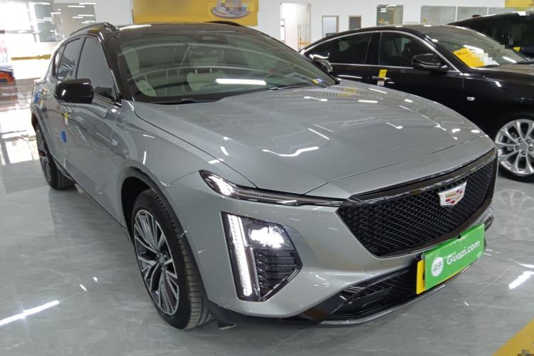 Used Cadillac GT4 2023 25T Luxury Model Front Right 45 Deg