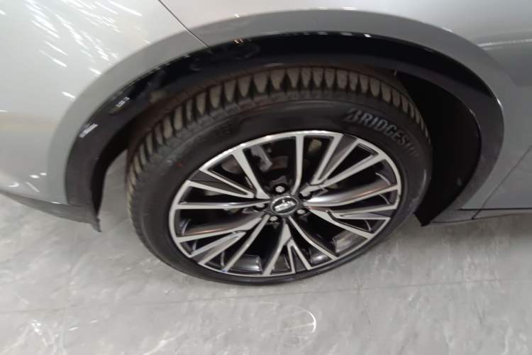 Used Cadillac GT4 2023 25T Luxury Model Left Front Wheel Hub