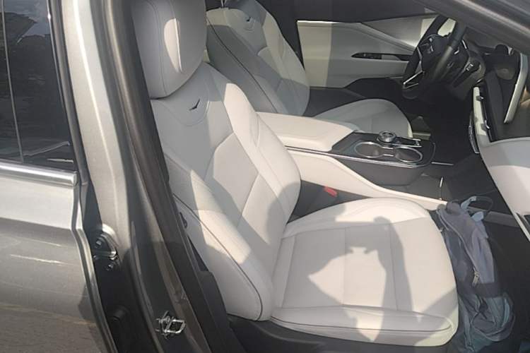Used Cadillac GT4 2023 25T Prestige Version Right Front Seat