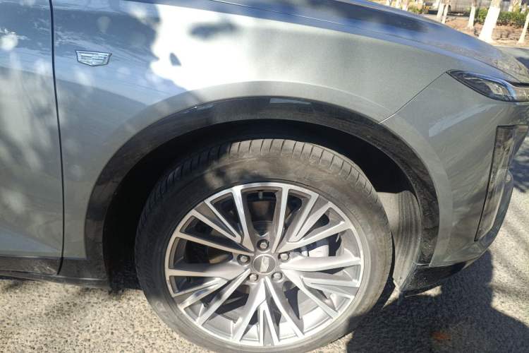 Used Cadillac GT4 2023 25T Luxury Model Right Front Wheel Hub