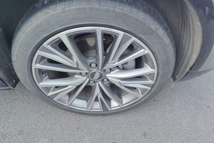Used Cadillac GT4 2023 25T Prestige Version Right Front Wheel Hub