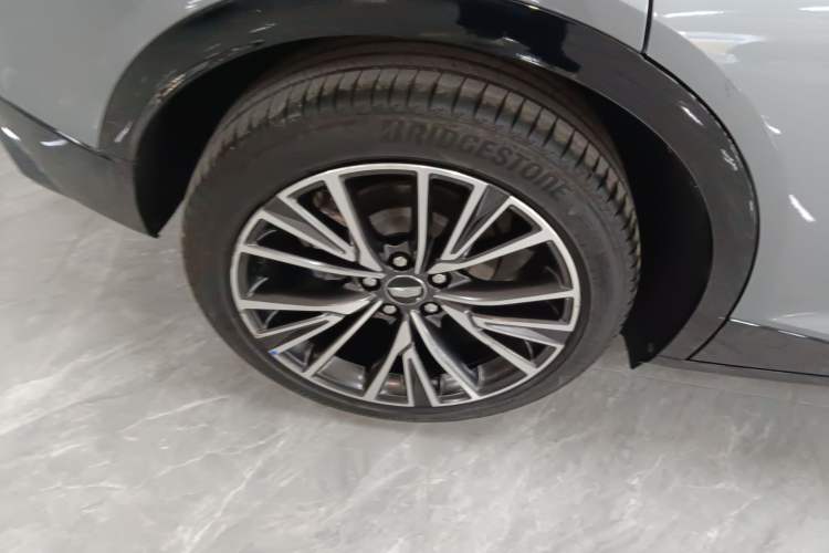 Used Cadillac GT4 2023 25T Luxury Model Right Rear Wheel Hub