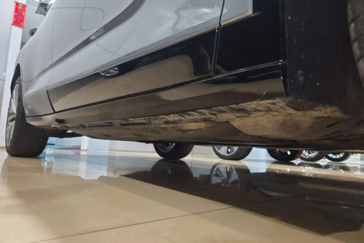 Used Cadillac GT4 2023 25T Prestige Version Right Side Sill