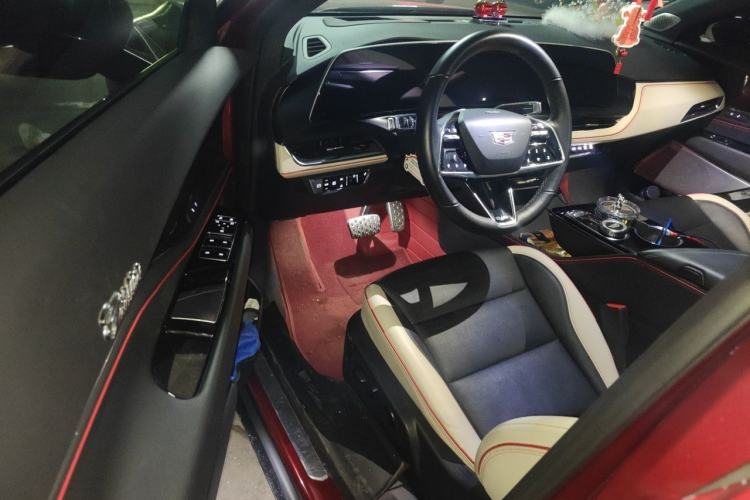 Used Cadillac GT4 2023 28T Platinum Edition Driver Seat