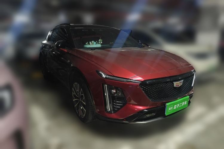 Used Cadillac GT4 2023 28T Platinum Edition Front Right 45 Deg