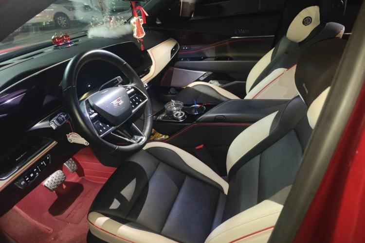 Used Cadillac GT4 2023 28T Platinum Edition Left Front Seat