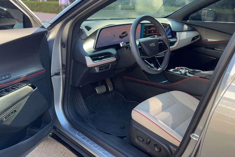 Used Cadillac GT4 2023 25T Luxury Model Driver Seat