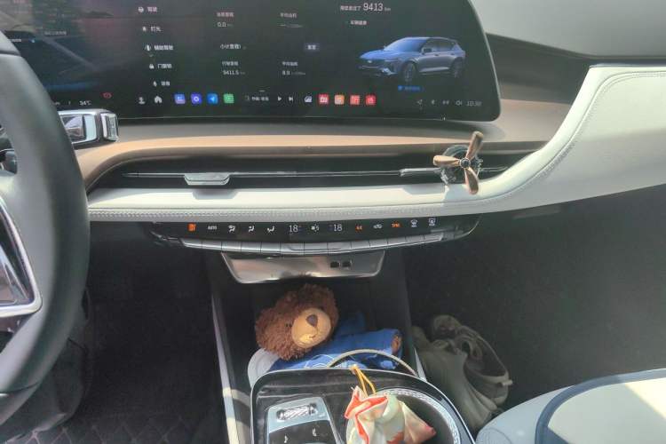Used Cadillac GT4 2023 25T Fashion Edition Audio And AC Panel