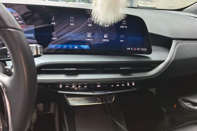 Used Cadillac GT4 2023 25T Fashion Edition Audio And AC Panel