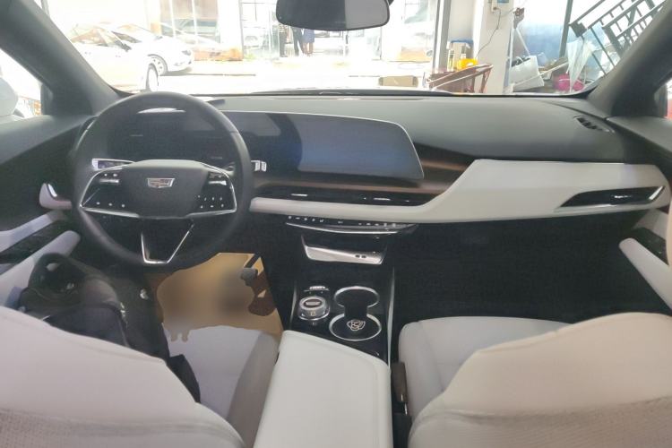Used Cadillac GT4 2023 25T Fashion Edition Center Console