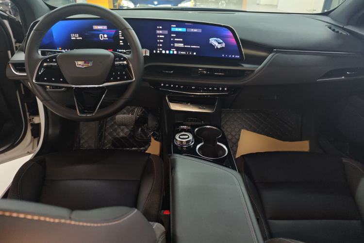 Used Cadillac GT4 2023 25T Fashion Edition Center Console