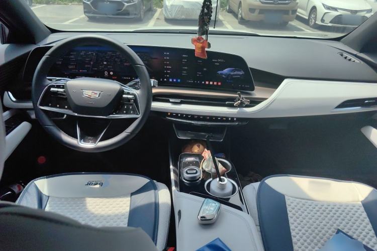 Used Cadillac GT4 2023 25T Fashion Edition Center Console