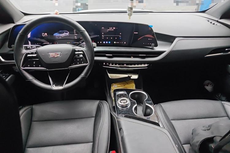 Used Cadillac GT4 2023 25T Luxury Model Center Console