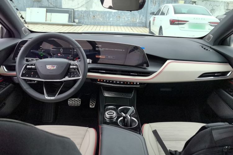 Used Cadillac GT4 2023 25T Prestige Version Center Console