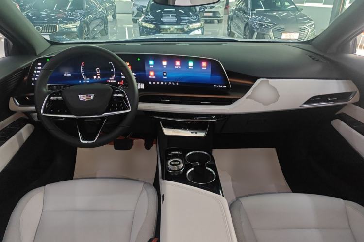 Used Cadillac GT4 2023 25T Fashion Edition Center Console