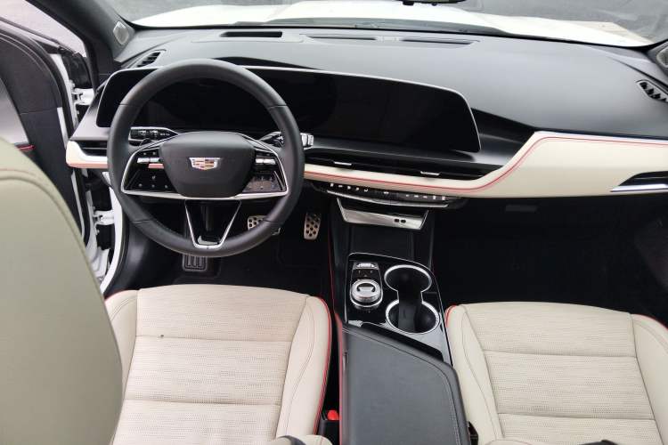 Used Cadillac GT4 2023 25T Prestige Version Center Console