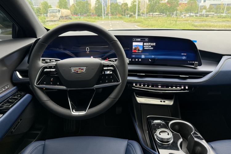 Used Cadillac GT4 2023 25T Luxury Model Exterior 5