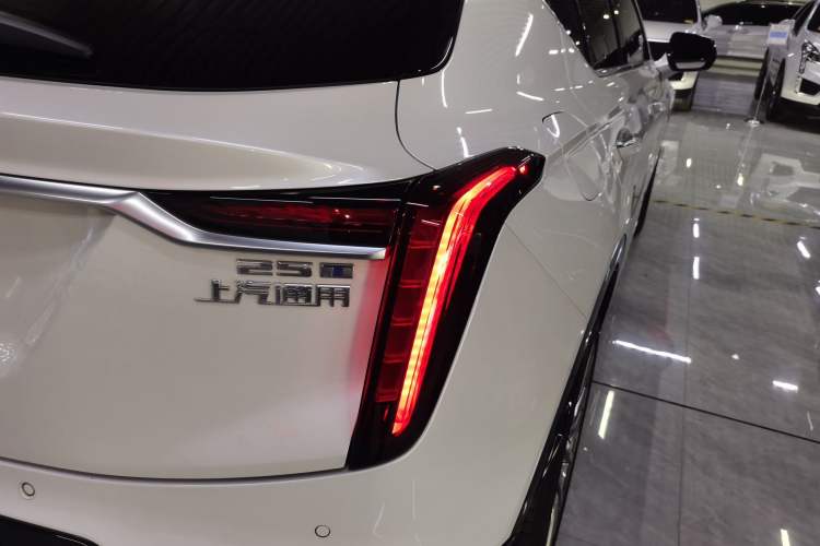 Used Cadillac GT4 2023 25T Luxury Model Exterior 6