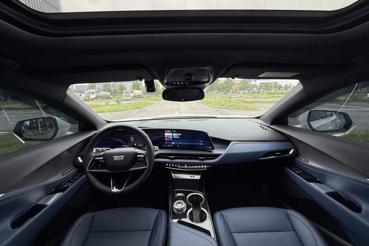 Used Cadillac GT4 2023 25T Luxury Model Exterior 6