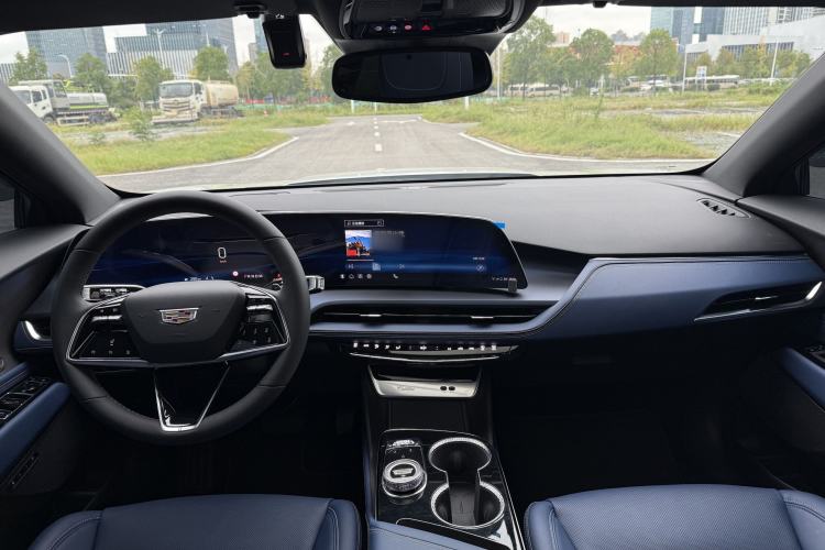 Used Cadillac GT4 2023 25T Luxury Model Exterior 8