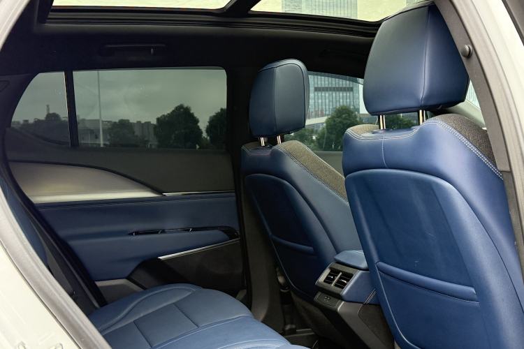 Used Cadillac GT4 2023 25T Luxury Model Exterior 9