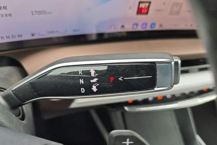 Used Cadillac GT4 2023 25T Luxury Model Gear Lever