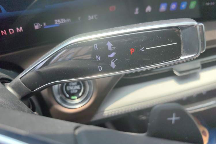 Used Cadillac GT4 2023 25T Fashion Edition Gear Lever