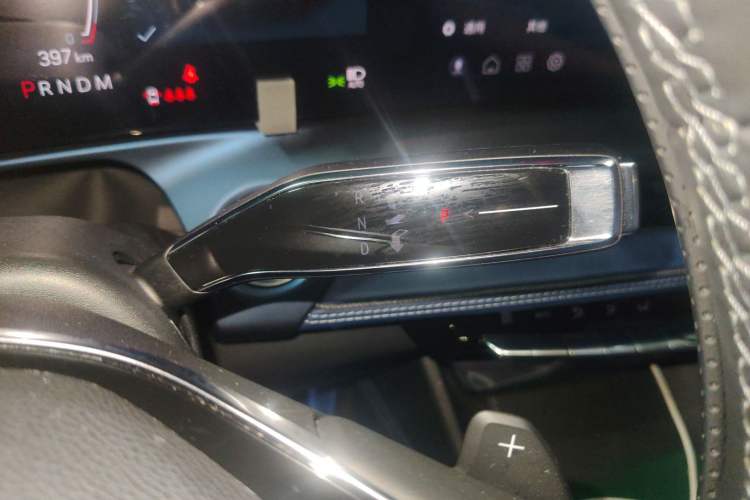 Used Cadillac GT4 2023 25T Luxury Model Gear Lever