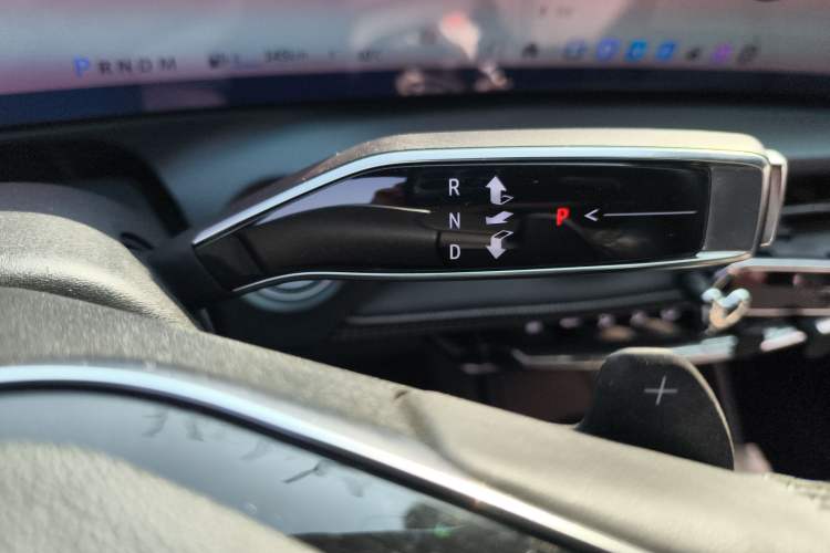 Used Cadillac GT4 2023 25T Luxury Model Gear Lever