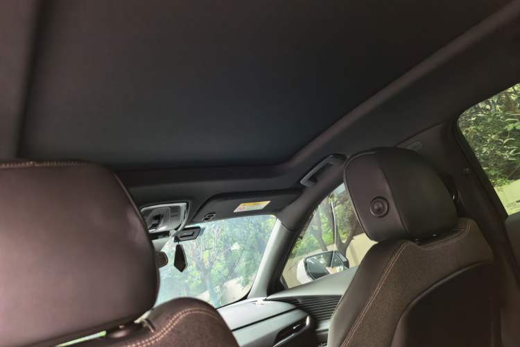 Used Cadillac GT4 2023 25T Fashion Edition Headliner