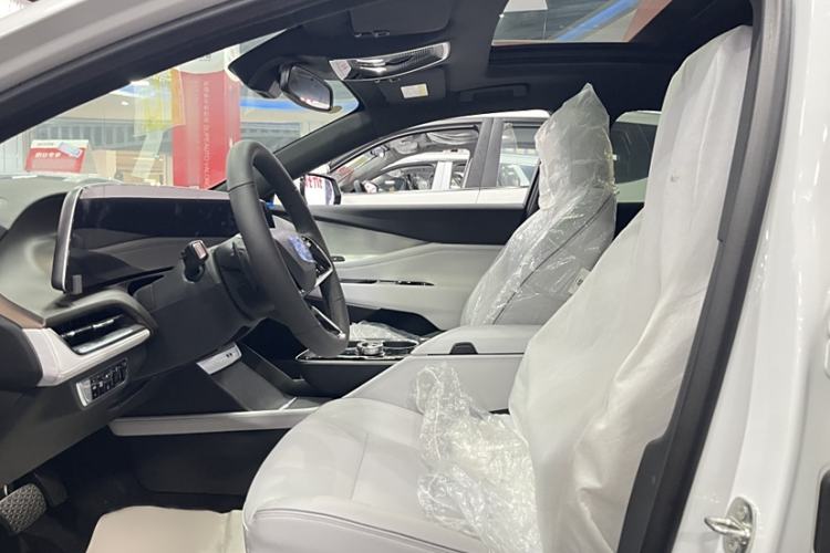 Used Cadillac GT4 2023 25T Luxury Model Interior 5
