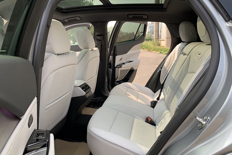 Used Cadillac GT4 2023 25T Prestige Version Interior 8